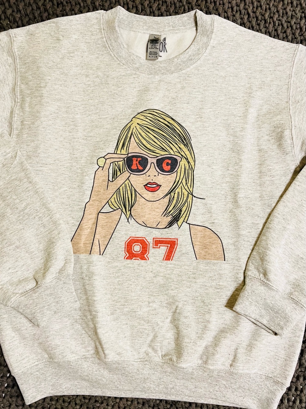Taylor Swift KC Chiefs Graphic Sweatshirt w/ Travis Kelce #87 Connection